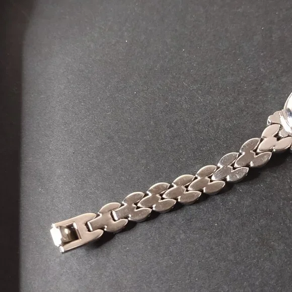 Very Pretty Armitron Now Watch - Picture 8 of 15